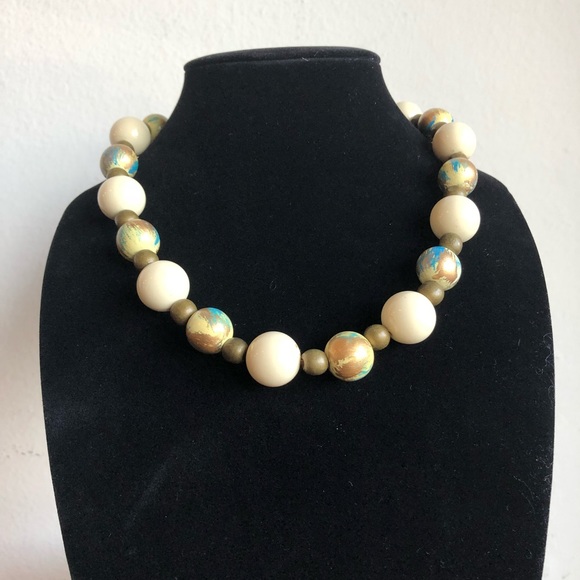 Unlisted Jewelry - Multi colored bead necklace